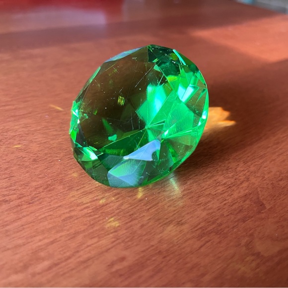 (Free) 2.4in Green Jewel Paperweight - Picture 5 of 6